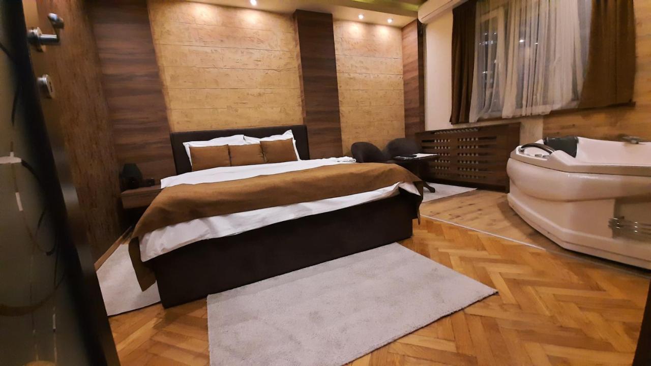 Stan Na Dan Apartman D Lux Jacuzzi Kragujevac Exterior foto