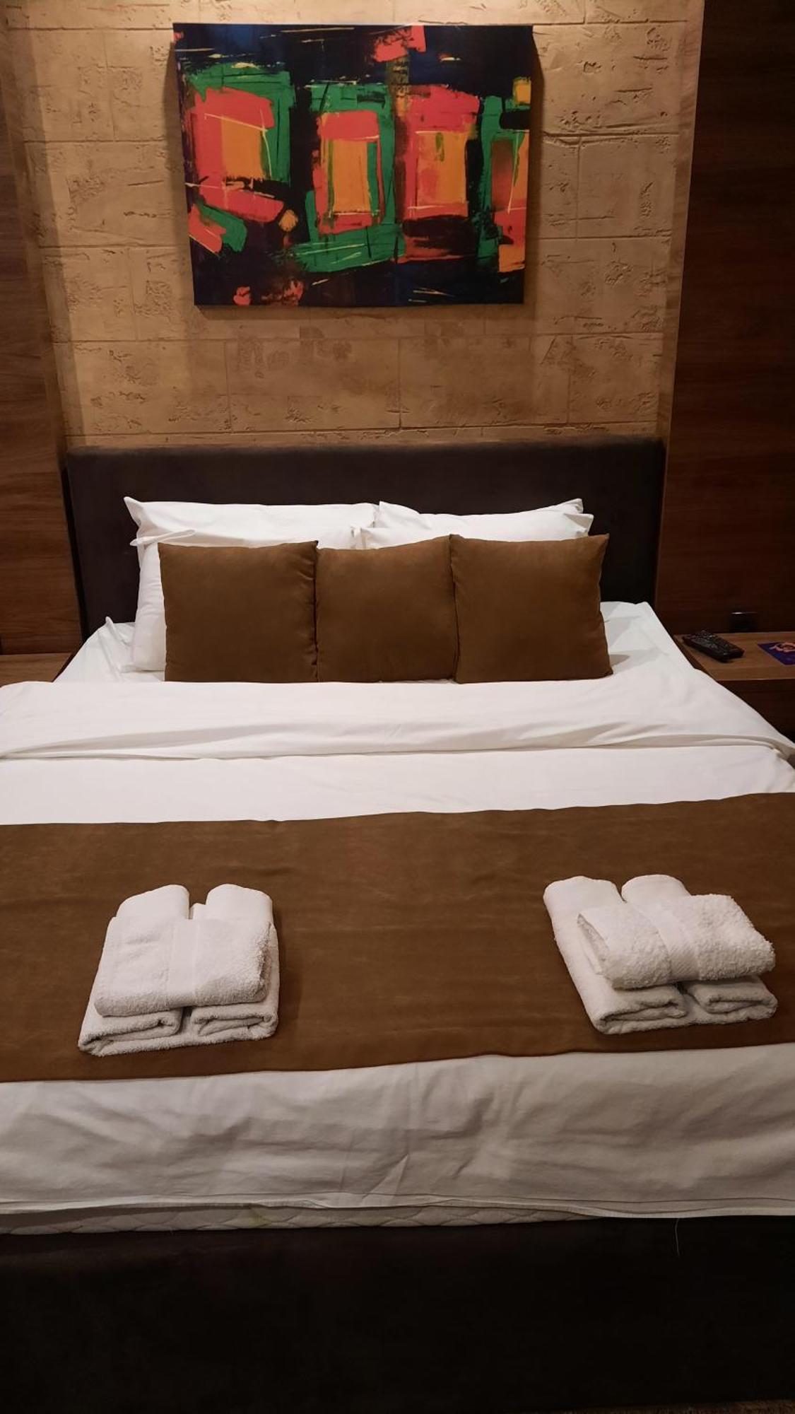 Stan Na Dan Apartman D Lux Jacuzzi Kragujevac Exterior foto