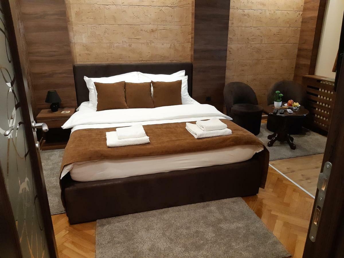 Stan Na Dan Apartman D Lux Jacuzzi Kragujevac Exterior foto